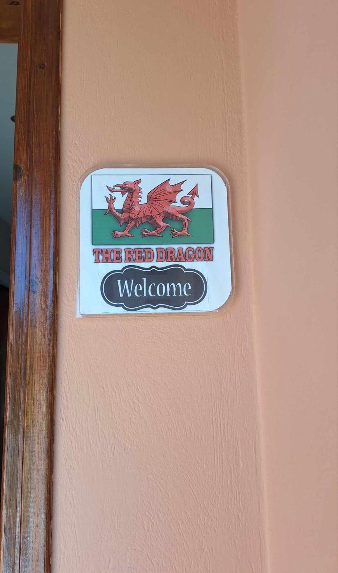 The Red Dragon Hotel ดัสเซีย ภายนอก รูปภาพ